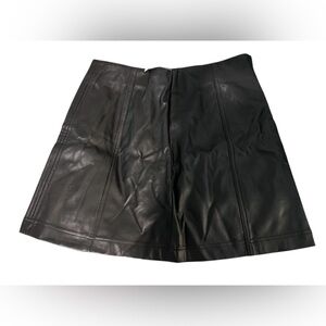 No Boundaries skirt‎